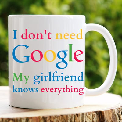 I dont't need Google My girlfriend knows everything - Valentijn cadeautje voor hem - Valentijn cadeautje voor haar - Verjaardag cadeau - Cadeau voor man - Cadeau voor vrouw - Verjaardag cadeau vrouw - Grappige cadeaus - Mokken - Theeglazen - Koffie