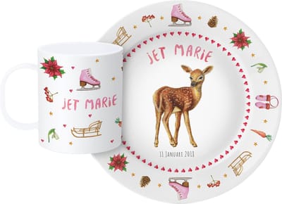 World of Mies Kinderservies met naam en datum - origineel en persoonlijk kraamcadeau - eetsetje met BPA vrij kunststof bord en beker voor een winter baby - handgeschilderd hert en schattige winterdecoraties in aquarel
