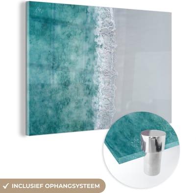 MuchoWow® Glasschilderij 120x80 cm - Schilderij acrylglas - Strand - Zee - Golven - Foto op glas - Muurdecoratie woonkamer - Wanddecoratie slaapkamer - Schilderijen