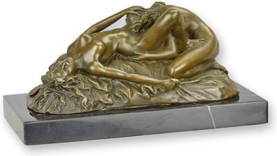 Erotisch Bronzen Beeld – Sculptuur – Liggende Vrouw, naakt kunst, decoratief woonaccent – Brons – Marmeren sokkel – Klassiek figuratief – 20,7 cm – Bronskleur