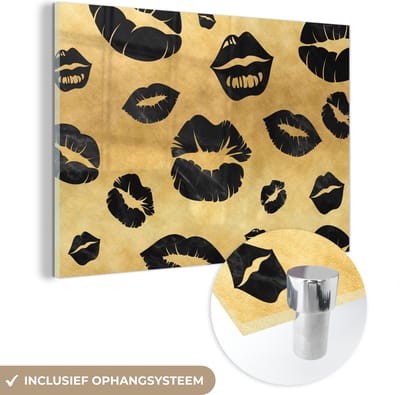 MuchoWow® Glasschilderij 60x40 cm - Schilderij acrylglas - Patronen - Kiss - Goud - Zwart - Foto op glas - Schilderijen