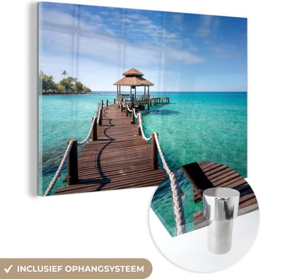 MuchoWow® Glasschilderij 120x80 cm - Schilderij acrylglas - Zee - Pier - Bar - Foto op glas - Muurdecoratie woonkamer - Wanddecoratie slaapkamer - Schilderijen