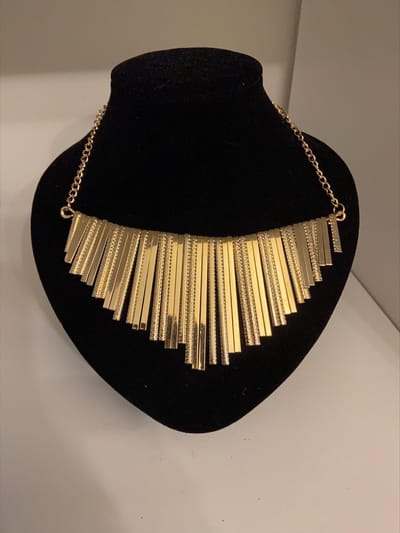 Goudkleurige kwasten bedel ketting | | Make up | Parfum | Moederdag | Verjaardagscadeau| Cadeautje| Valentijnsdag| Kado | sieraden | vaderdag | oorbellen | oorsieraden