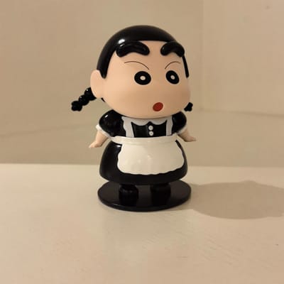 Crayon Shin chan 10cm Anime Model GK Shin chan cos Meisje klein vlechtje kawaii bureau decoratie model kinderen kinderen verjaardag Speelgoed beige