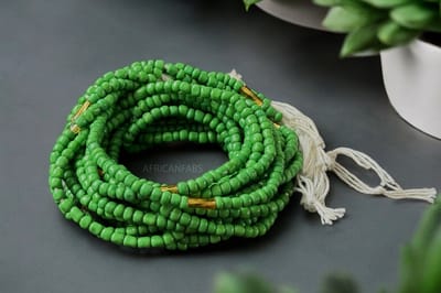 AfricanFabs® Waist Beads / Afrikaanse Heupketting - Abele - Groen (Traditioneel niet-elastisch koord) - Buikketting - Taille ketting
