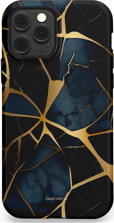 Casetastic hoesje geschikt voor Apple iPhone 12 / Apple iPhone 12 Pro - MagSafe - Dubbellaagse bescherming - Sterrennacht Marmer Goud - Fashion Case - Zwart Goud Donkerblauw
