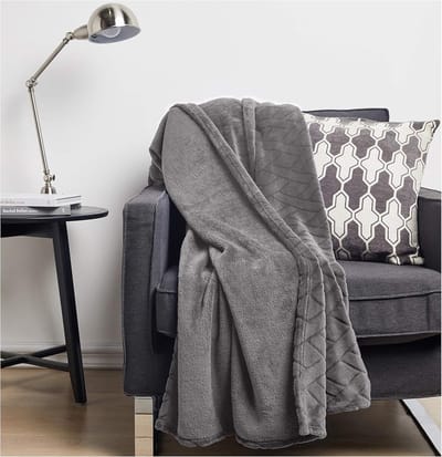 Famanu - Fleece Plaid 150 x 200 cm - Grijs - Met Afgewerkt Stiksel