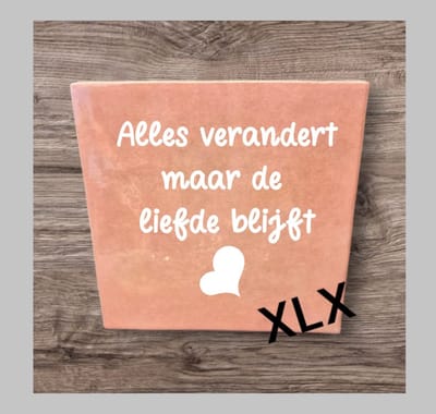 Tegeltje met tekst: Alles verandert maar de liefde blijft, Tegel met tekst, Spreuk tegel, Bedrukte tegel, Cadeau, XLX®