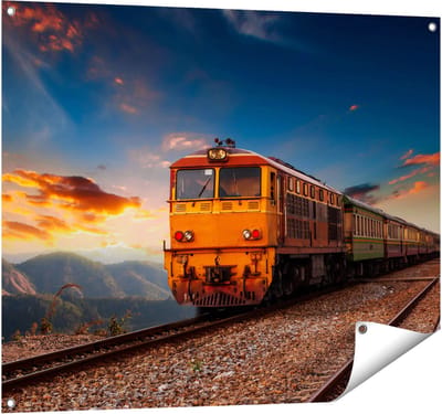 Gards Tuinposter Trein tussen de Bergen in Thailand - 100x80 cm - Tuindoek - Tuindecoratie - Wanddecoratie buiten - Tuinschilderij