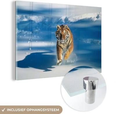MuchoWow® Glasschilderij 60x40 cm - Schilderij acrylglas - Tijger - Sneeuw - Rennen - Foto op glas - Schilderijen