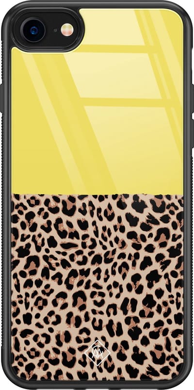 Casimoda® hoesje - Geschikt voor iPhone SE (2020) - Luipaard Geel - Luxe Hard Case Zwart - Backcover telefoonhoesje - Geel