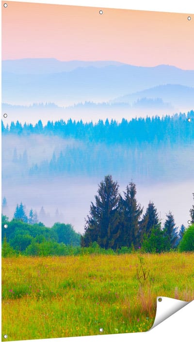 Gards Tuinposter Mistige Heuvel Landschap met Bossen - 100x150 cm - Tuindoek - Tuindecoratie - Wanddecoratie buiten - Tuinschilderij