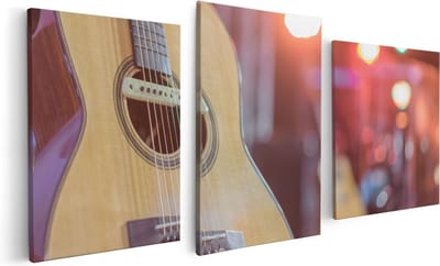 Artaza Canvas Schilderij Drieluik Gitaar bij het Podium - 120x60 - Foto Op Canvas - Canvas Print