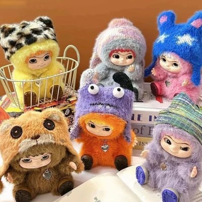 Nieuwe Wakuku Pluizige Populaire Leuke Feest Verpakking met Verrassing Schattige Wakuku Actiefiguur Mystery Box Schattige Poppen Tas Hanger Pop Verrassingszak Cadeau white