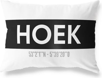 Tuinkussen HOEK - ZEELAND met coördinaten - Buitenkussen - Bootkussen - Weerbestendig - Jouw Plaats - Studio216 - Modern - Zwart-Wit - 50x30cm