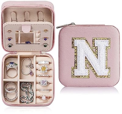 Sieradendoos voor Meisjes – Compacte Reissieraden Organizer met Letterontwerp