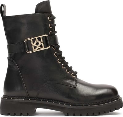 Classic boots with detachable strap
