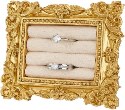 Vintage Ringhouder 101x82x23mm - Rechthoekige Sieraden Display voor Ringen met 3 Slots, Gouden Hars en Antiek Witte Voering voor Organiseren en Fotografie van Ringen