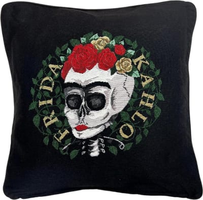 Kussenhoes - Frida Kahlo - Gobelinstof - Schedel - Rode Rozen - zwarte achtergrond- 45 x 45 cm