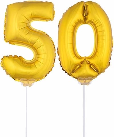 Gouden opblaas cijfer 50 - op stokjes van 41 cm - leeftijd versiering - verjaardag