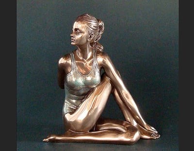 Body Talk – Ardha Matsyendra-asana | Bronskleurig Beeld - 14,5 cm