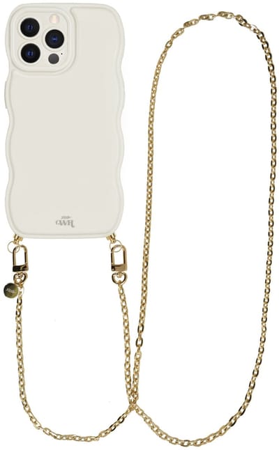 xoxo Wildhearts Glossy Wavy Cord Case Beige - Geschikt voor iPhone 12 Pro - Dreamy - Lang koord - Glimmend telefoonhoesje met golven - Hoesje met koord - Gouden ketting - lang telefoonkoord - Beige / Crème hoesje - Lange variant koord