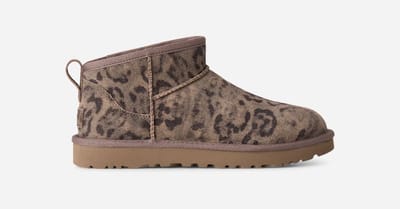 UGG® Classic Ultra Mini Spotted Boot in Brown, Maat 37, Wol