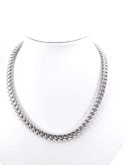 Ketting - Collier - Dames - Zilverkleurig - vierkant - gourmet - V schakel - gevlochten - L 45 cm - Br 6 mm. Chique ketting die zeker gezien mag worden om je hals.