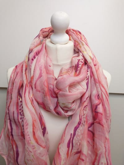 Lange dames sjaal Tineke fantasiemotief fuchsia roze wit paars rood blauw bruin goud