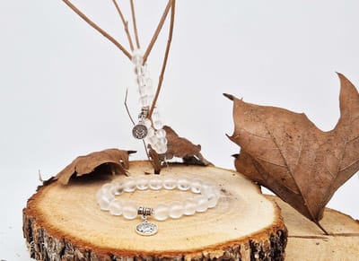 Handgemaakte natuursteen Geluksarmband met hanger "Astrologische Symbolen "Selenite" -8 mm diameter van de korrel- Diameter armband 20 cm - Kies je favoriete Astrologische Symbolen - Een mooi cadeau voor familie en vrienden