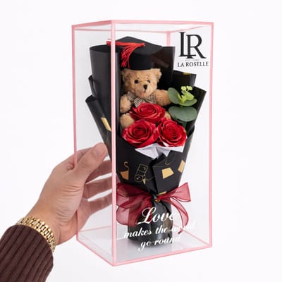 LA ROSELLE AMSTERDAM - Teddybeer met rode kunstbloemen - geslaagd examen cadeau