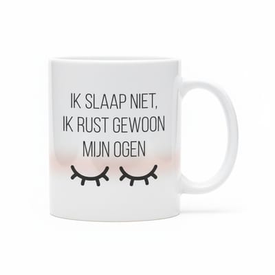 “Ik Slaap Niet, Ik Rust Gewoon Mijn Ogen” Mok 330 ml – Grappige Relax Quote – Perfect Cadeau voor Thuis, Kantoor & Vrienden