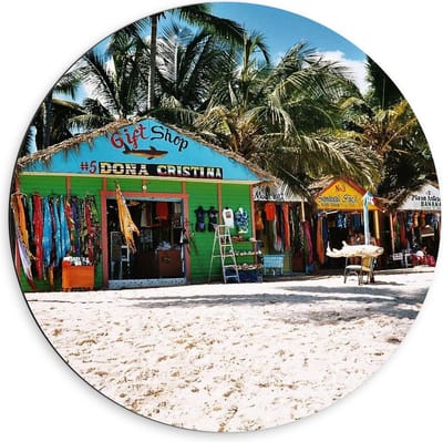 Dibond Wandcirkel - Winkeltjes op het Strand - 60x60cm Foto op Aluminium Wandcirkel (met ophangsysteem)