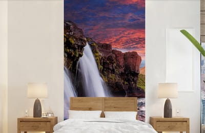 Behang - Fotobehang Waterval - Berg - Wolken - Roze - Landschap - Breedte 120 cm x hoogte 240 cm