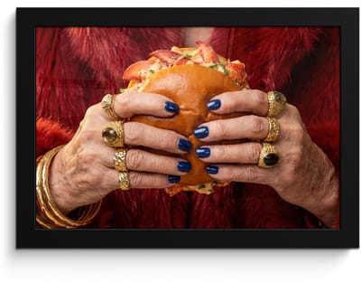 Poster in lijst - Fotolijst 30x20 cm - Posters - Broodje - Bontjas - Goud - Posterlijst zwart - Decoratie - Wanddecoratie woonkamer - Muurdecoratie slaapkamer