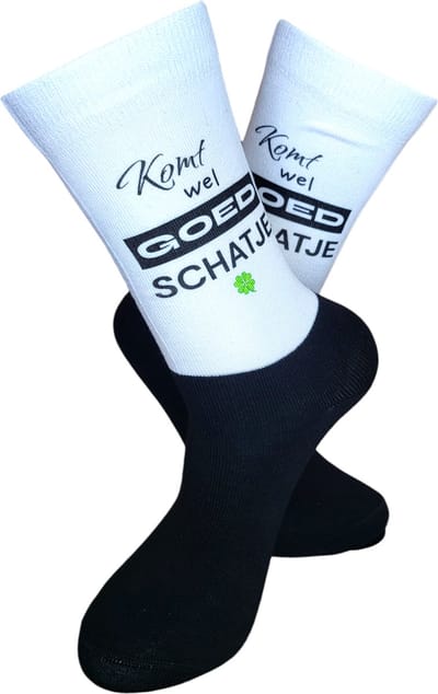 Komt wel goed Schatje - Love - Hou van je - Klavertje - Succes - Valentijns - Geluk - Sokken met tekst - Witte sokken - Cadeau voor vrouw en man - Kado - Sokken - Verjaardags cadeau - Verliefd - Ziek - Beterschap - LuckyDay Socks
