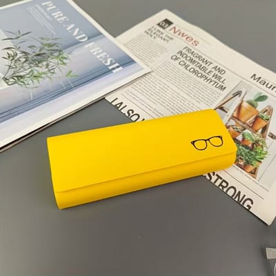 Gele brillenkoker dames en heren – stevige hard case met klep sluiting – minimalistisch ontwerp met bril icoon – compacte opberg case voor bril of zonnebril