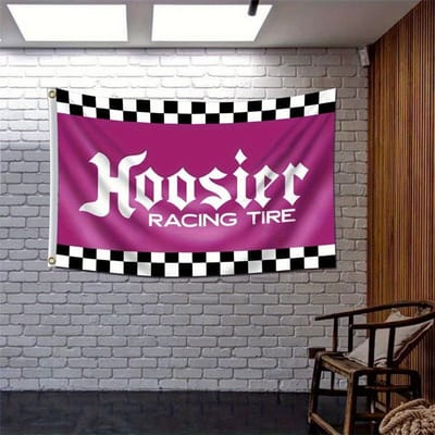 Hoosier Racing Tire Roze Geruite Wandtapijt - Retro Motorsport Vlag Stijl Wanddecoratie Voor Garage & Racefan Kamers 150cmX200cm