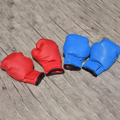 Bokshandschoen voor kinderen Junior Trainingswanten PU-lederen sparringhandschoenen voor bokszak-kickboksen rood