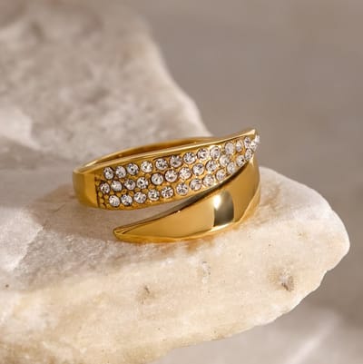Goudkleurige ring dames aanschuifring open ring puntig design transparante zirkonia steentjes brede ring verstelbare minimalistische statement ring sieraden