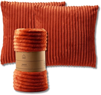 Dutch Decor - VOORDEELSET - 3-delig - Mart & Marthy - 2 sierkussens 45x45 cm - 1 plaid 140x180 cm - oranje