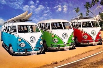 TOPMO - 3 Volkswagens op een rij - Diamond painting pakket - HQ Diamond Painting - volledig dekkend - Diamant Schilderen – voor Volwassenen – ROND - 40 x 50 CM