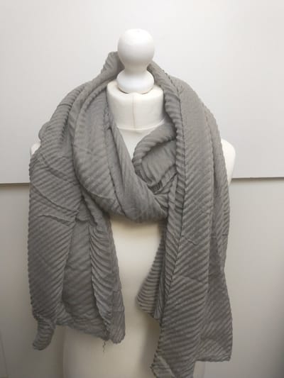 Lange dames sjaal Margaret effen motief geplooid mousseline effect antraciet donkergrijs