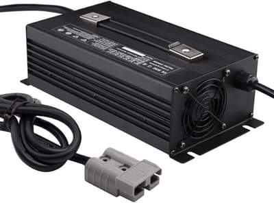Acculader - Batterijlader - Voertuigen Opladen - Intelligente Druppellaad Technologie - 1500W Vermogen - Zwart