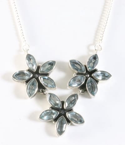 Zilveren ketting met blauwe topaas