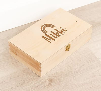 Houten kistje 'Mikki' Regenboog - Tekenkist - Herinneringsdoos - Kraamcadeau - Knutseldoos - Memorybox - Baby - Geboorte