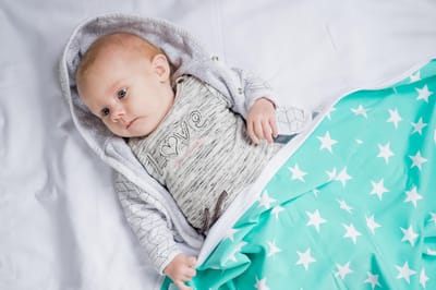 Wallabiezzz Baby deken - Wiegdeken - Omslagdoek Baby - Sterren - 75x90cm