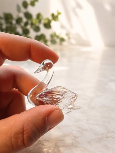 Miniatuur Glazen Zwaan Beeldje - Transparant Decoratief Kristalbeeldje - 3,5 x 5 cm