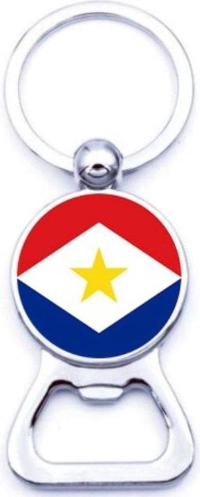 Akyol - Saba Flesopener Sleutelhanger - Saba - Cultuurliefhebber - Leuk kado voor iemand die van landen houd - 2,5 x 2,5 CM