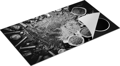 Chefcare Inductie Beschermer Kruiden en Specerijen op Tafel - Zwart Wit - 90x50 cm - Afdekplaat Inductie - Kookplaat Beschermer - Inductie Mat